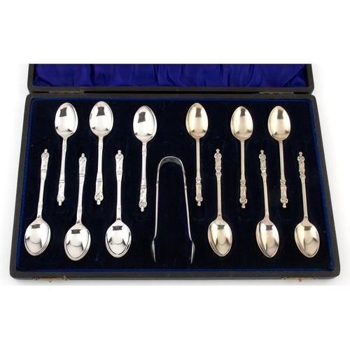 951 - A CASED SET OF TWELVE ELECTROPLATE APOSTLE SPOONS AND A PAIR OF SUGAR NIPS, 20TH CENTURY