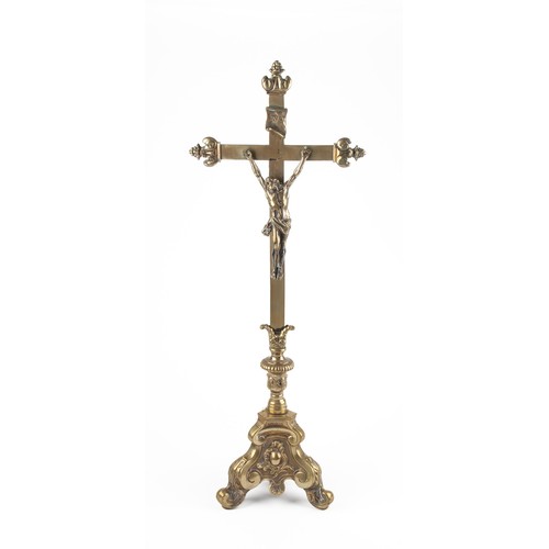 225 - A BRASS TABLE CRUCIFIX