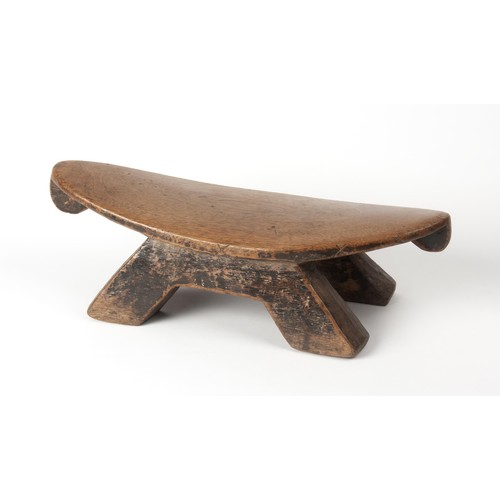 386 - A JUR CHOL HEADREST, SOUTH SUDAN