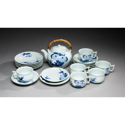 731 - A COMPLETE JAPANESE STYLE BLUE AND WHITE TEA SERVICE, MODERN