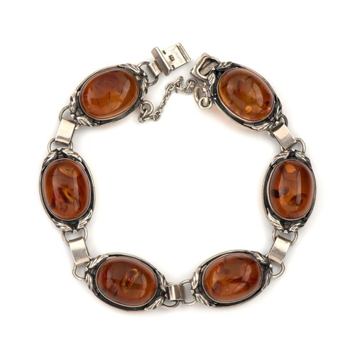 1222 - AN AMBER BRACELET