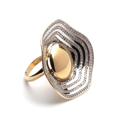 1289 - A LARGE GOLD AND DIAMOND COCKTAIL DRESS RING