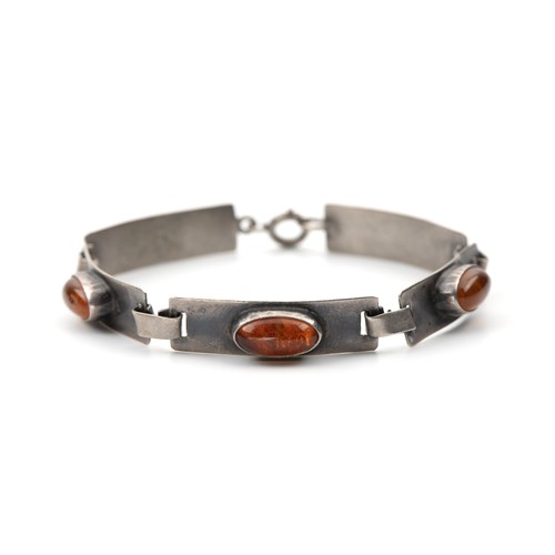 1223 - AN AMBER BRACELET