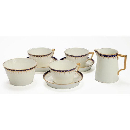 788 - A WEDGWOOD 'GOLD RIM PATTERN' PART COFFEE AND DINNER SERVICE