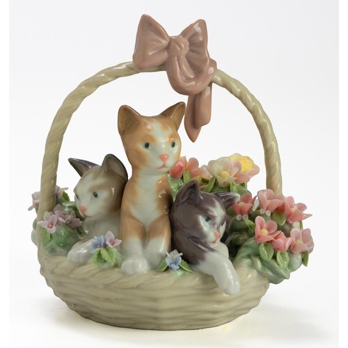 811 - A LLADRO BASKET OF CATS AND FLOWERS