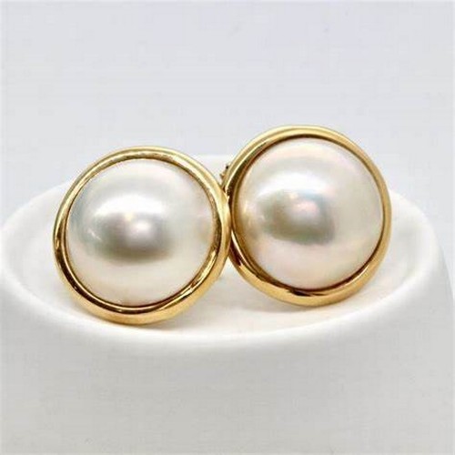 A PAIR OF MABE PEARL EARRINGS