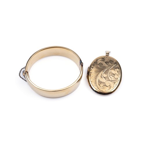 1267 - A GOLD-PLATED BANGLE AND MATCHING LOCKET, LONDON, 20TH CENTURY