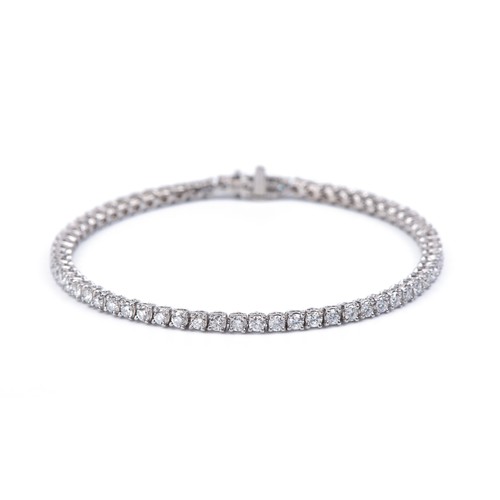 966 - A DIAMOND TENNIS BRACELET, 4.70 CARATS