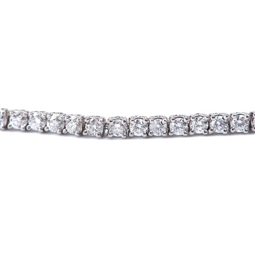 966 - A DIAMOND TENNIS BRACELET, 4.70 CARATS