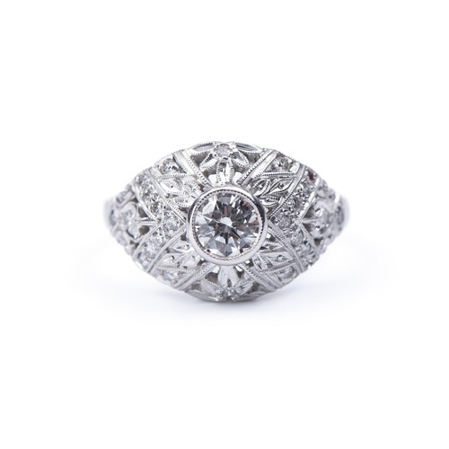 986 - A DIAMOND DRESS RING