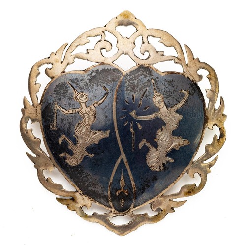 1184 - A SILVER BROOCH 