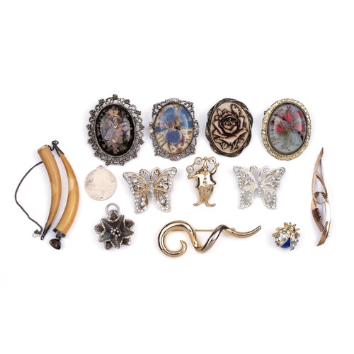 681 - A MISCELLANEOUS COLLECTION OF BROOCHES