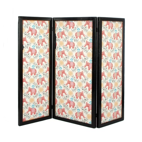 321 - A ROOM DIVIDER / SCREEN