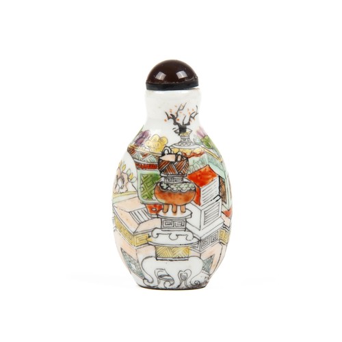 748 - A CHINESE PAINTED SNUFF BOTTLE