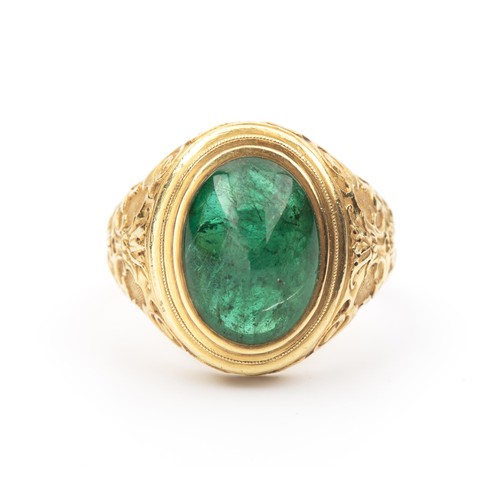 1257 - AN EMERALD SIGNET RING