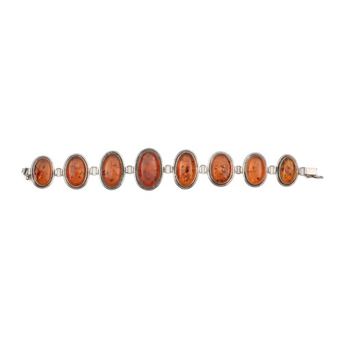 1225 - AN AMBER BRACELET