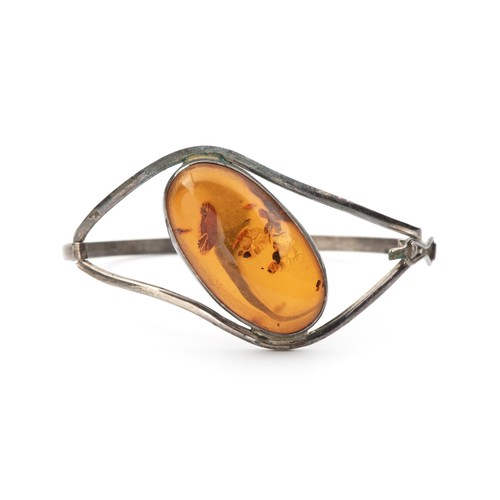 1224 - AN AMBER BANGLE