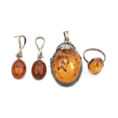 1227 - A SUITE OF AMBER JEWELLERY