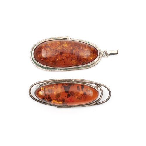 1228 - AN AMBER BROOCH AND PENDANT