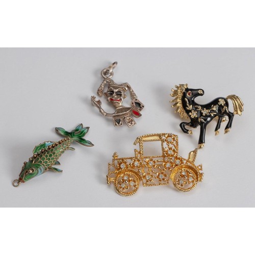 682 - A COLLECTION OF COSTUME JEWELLERY