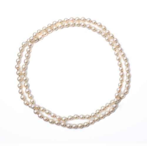 1204 - A STRAND OF FRESHWATER CULTURED PEARLS