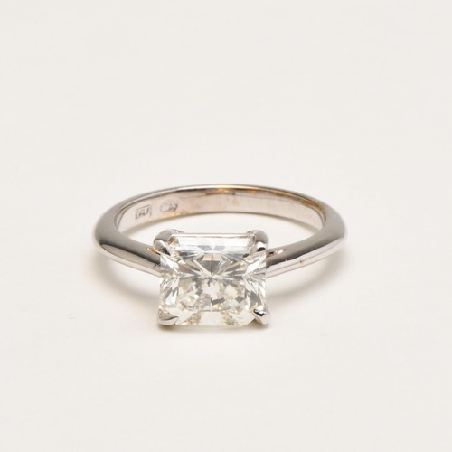 1009 - AN EGL CERTIFIED DIAMOND SOLITAIRE RING, 2.01 CARATS