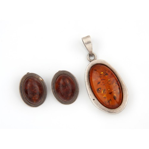 1192 - A SUITE OF AMBER JEWELLERY