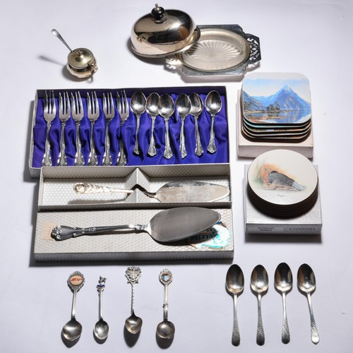 951 - A MISCELLANEOUS COLLECTION OF ELECTROPLATE CUTLERY AND OTHERS