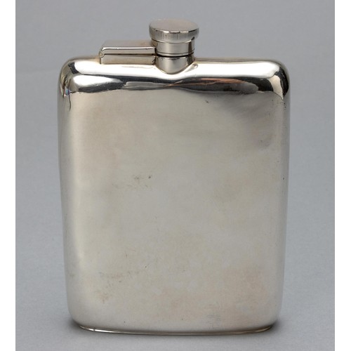 633 - A GEORGE V SILVER HIP FLASK, GOLDSMITHS AND SILVERSMITHS CO LTD, LONDON, 1923