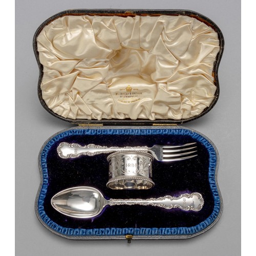 622 - A VICTORIAN CASED SILVER CHRISTENING NAPKIN RING, MARTIN, HALL AND CO, SHEFFIELD, 1901