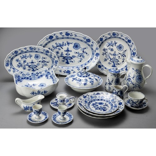 737 - A MEISSEN 'BLUE ONION' PATTERN PART TEA AND DINNER SERVICE