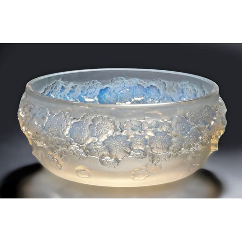 723 - A LALIQUE CRYSTAL FLOWER BOWL, FRANCE