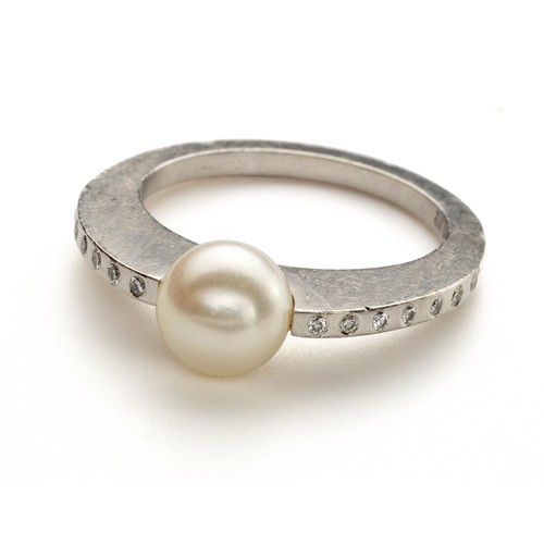 878 - A PEARL AND DIAMOND DRESS RING