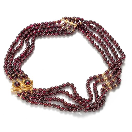 884 - A MULTISTRAND GARNET NECKLACE