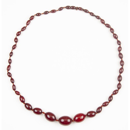 1190 - AN AMBER NECKLACE