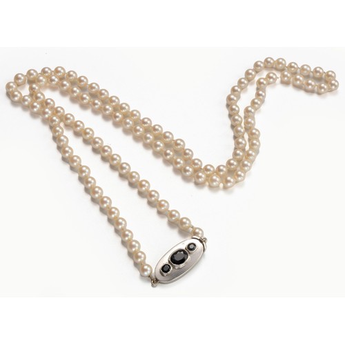 863 - A SAPPHIRE AND PEARL NECKLACE