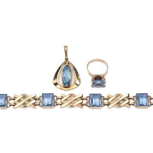 1043 - A SUITE OF AQUAMARINE JEWELLERY