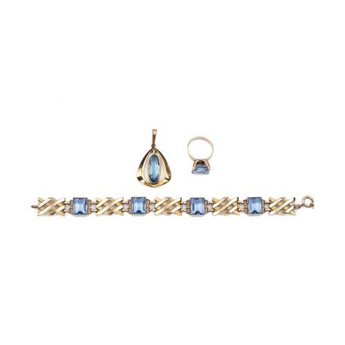 1043 - A SUITE OF AQUAMARINE JEWELLERY