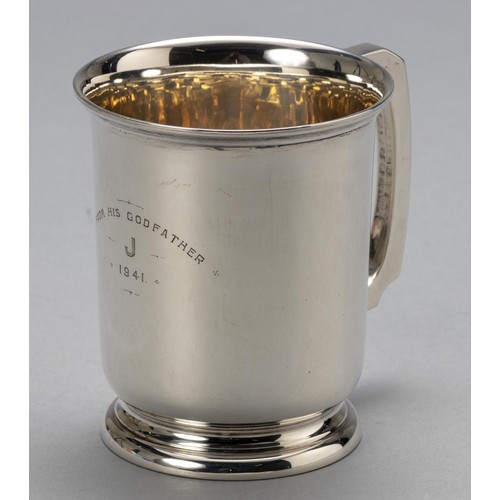 639 - A GEORGE VI SILVER MUG, ROBERTS AND DORE LTD, BIRMINGHAM, 1939