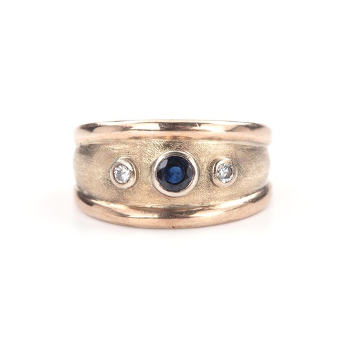 1027 - A SAPPHIRE AND DIAMOND DRESS RING