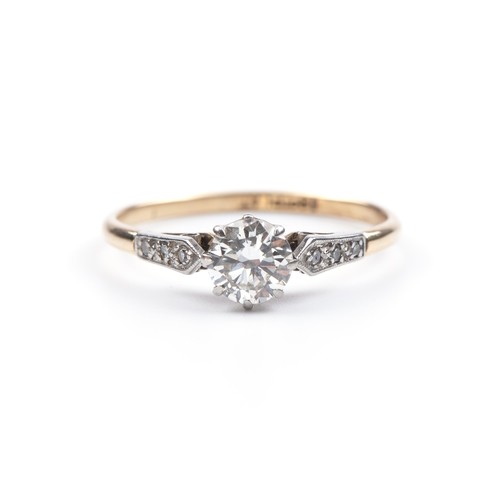 995 - A DIAMOND DRESS RING, 0.40 CARATS