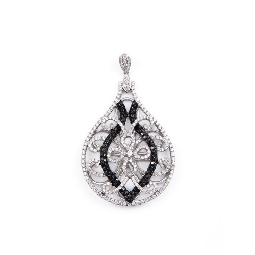 912 - A BLACK AND WHITE DIAMOND PENDANT, 2.50 CARATS