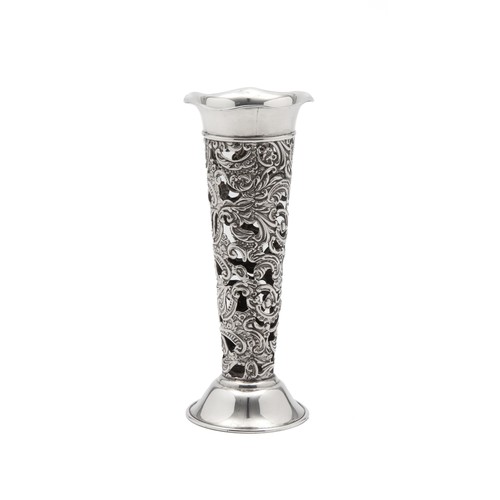 620 - A VICTORIAN SILVER TRUMPET VASE, WILLIAM HUTTON AND SONS LTD, SHEFFIELD, 1900