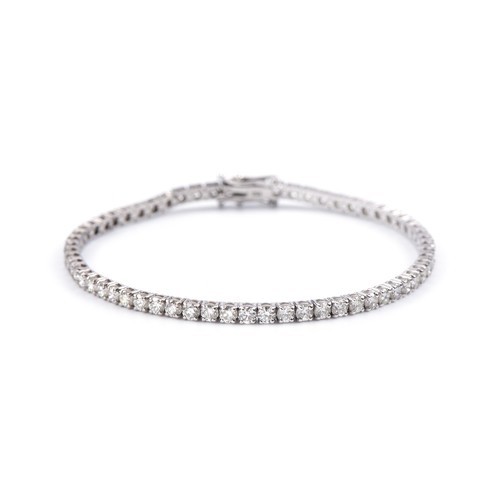 967 - A DIAMOND TENNIS BRACELET, 5.01 CARATS