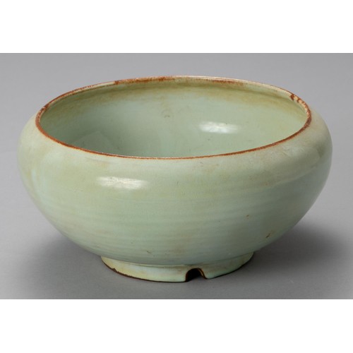 766 - A LINN WARE PALE GREEN-GLAZE BOWL