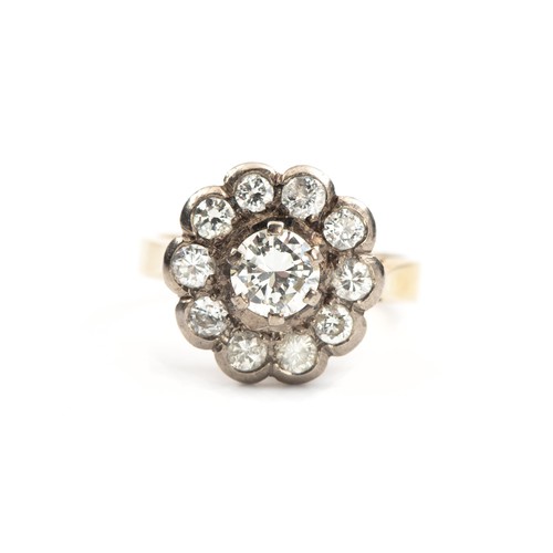 1005 - A DIAMOND CLUSTER RING, 1.05 CARATS