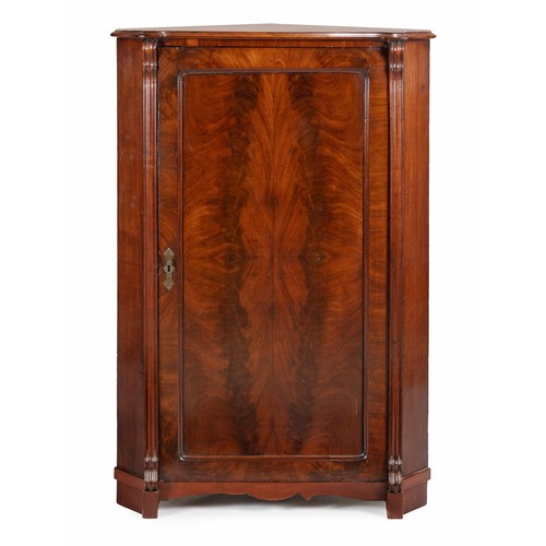 289 - A VICTORIAN MAHOGANY CORNER CUPBOARD