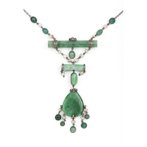 885 - A JADE NECKLACE