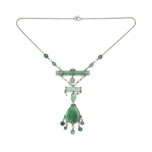 885 - A JADE NECKLACE