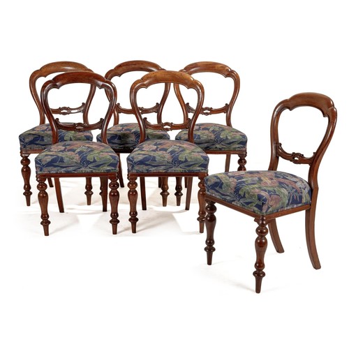 278 - A SET OF SIX VICTORIAN WALNUT CHAIRS